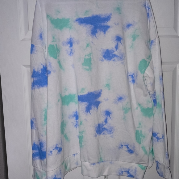 Super cute friend brand new crop top official XXL perfect for winter friends 😜 - Picture 6 of 11